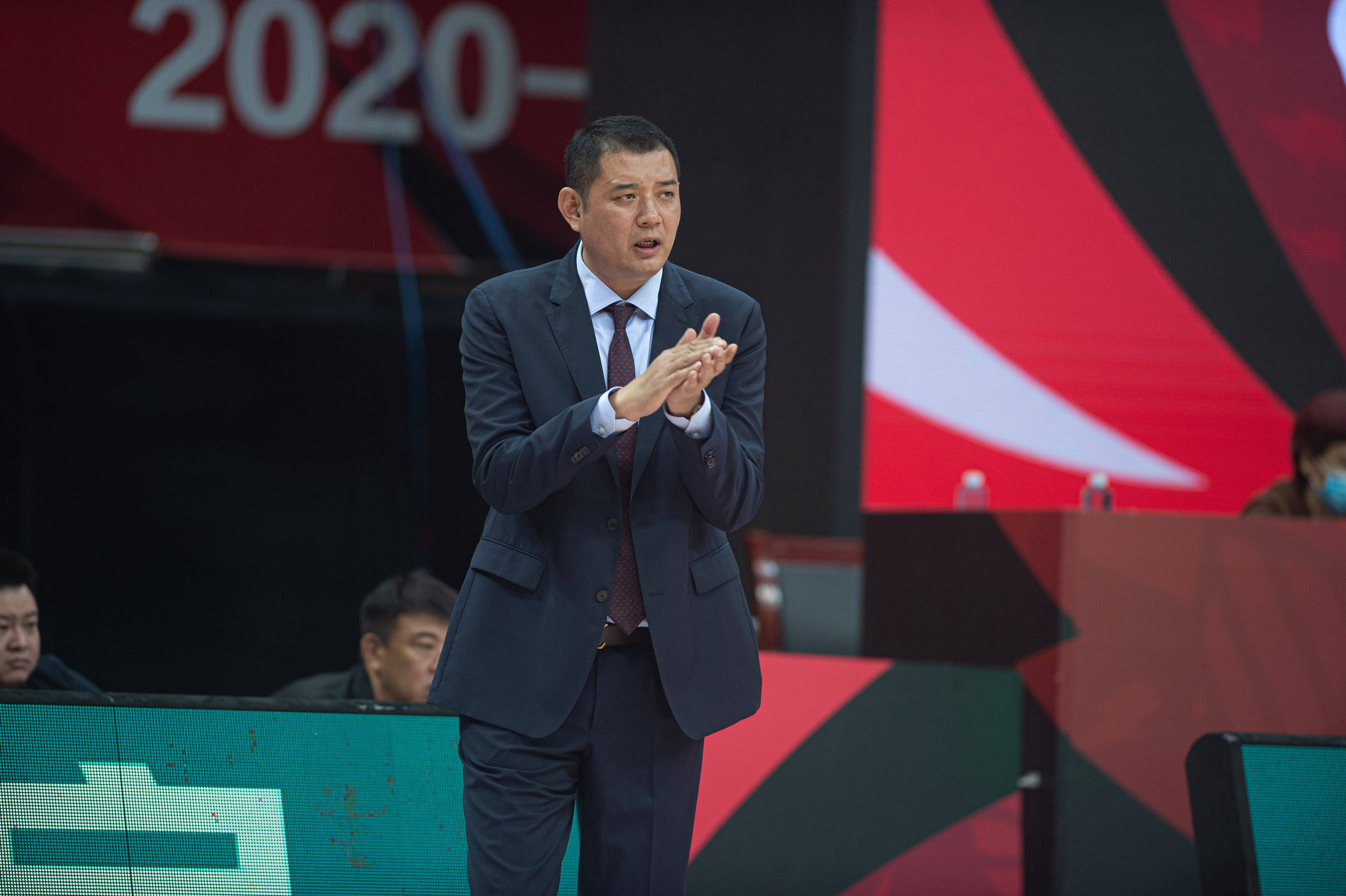 包含鹿岛鹿角队长激励全队，挑战强敌士气高昂的词条