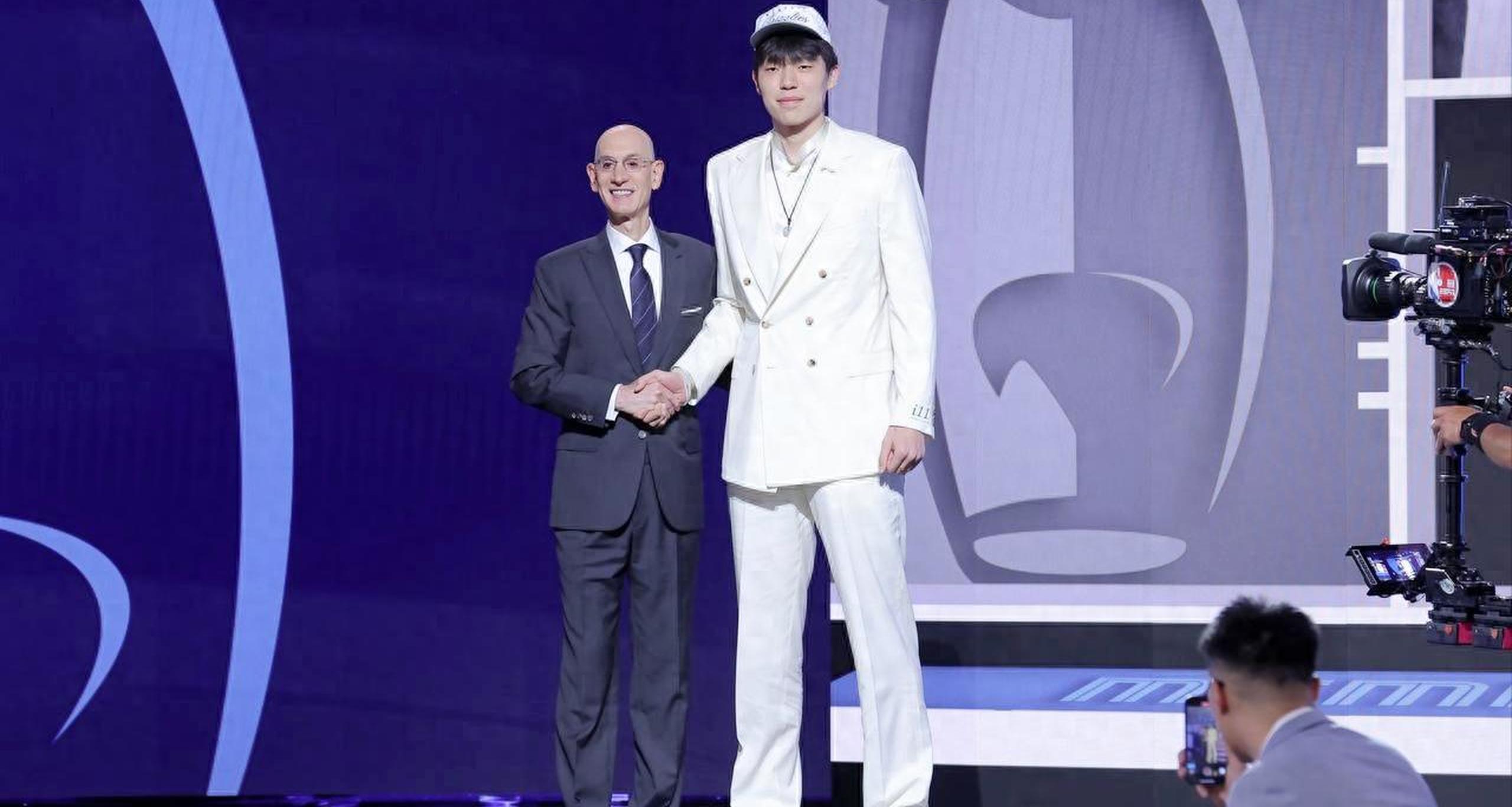 杨瀚森为何超预期被选中？开拓者内线扎堆是压力也是动力的简单介绍