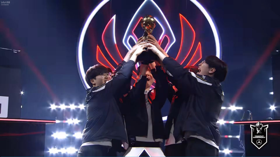 包含LOL-MSI：GEN成功卫冕MSI冠军，Chovy拿到FMVP！的词条