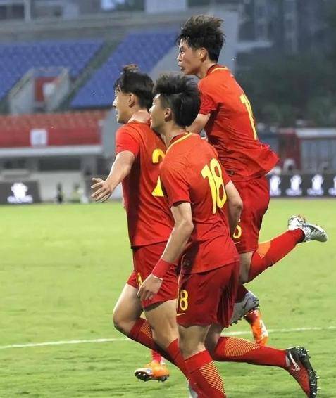 国足超级大喜讯！真的有望进入世界杯，球迷有福了(国足是否进入2022世界杯)