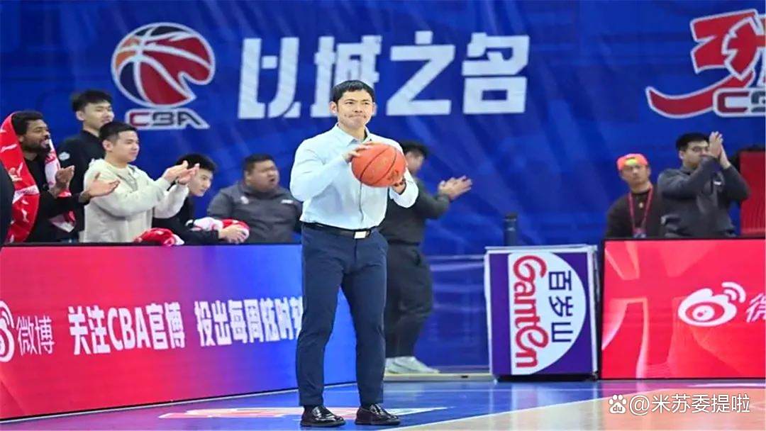包含北控官宣：接受闵鹿蕾辞职致以崇高敬意聘请张庆鹏出任主教练的词条