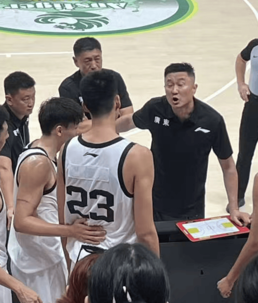 关于二进宫！曝广厦签约外援沃尔顿一年前曾被裁掉的信息