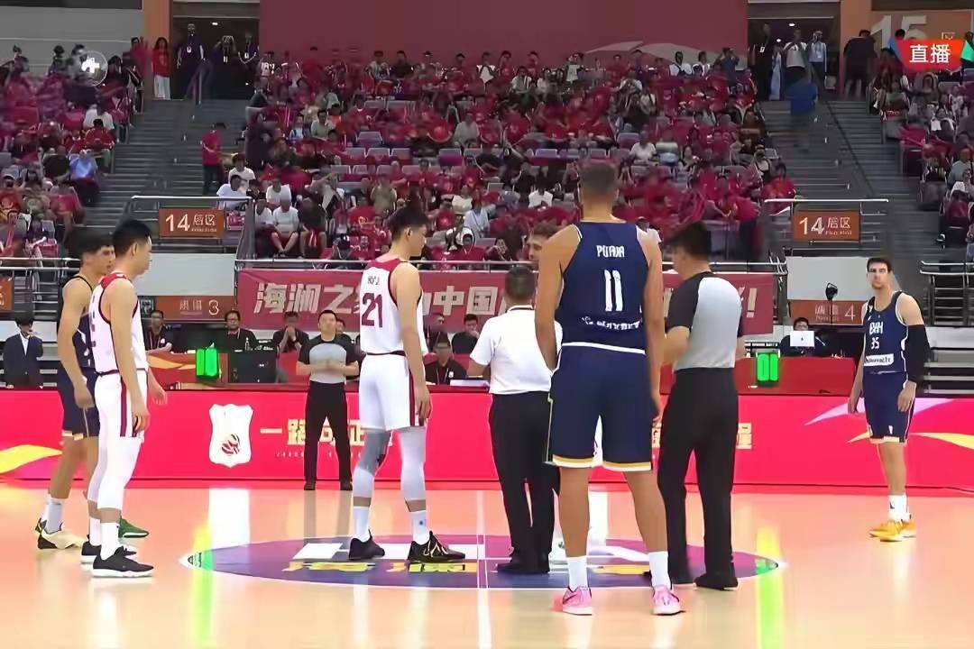中国男篮14人前往沙特备战亚洲杯周琦缺阵(中国男篮14人前往沙特备战亚洲杯周琦缺阵了吗)