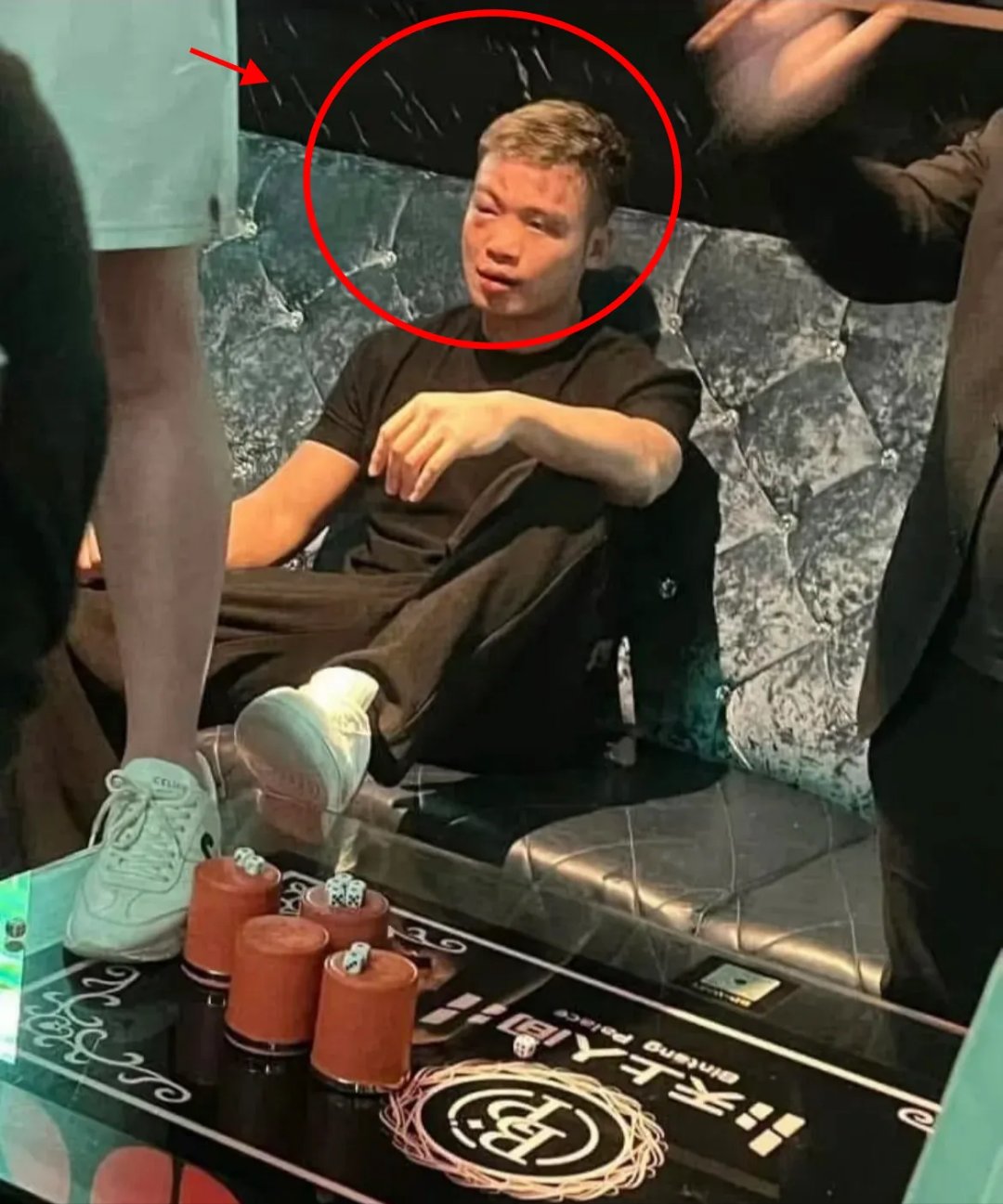 達伯特率領球队從泥沼選手中脫身(电影伯德埃波要塞在线观看完整版免费)